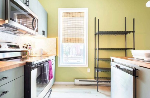 Wilmington House | Tiny House Apt in Little Italy w OffStreet Parking