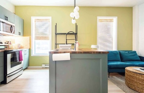 Wilmington House | Tiny House Apt in Little Italy w OffStreet Parking