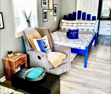 Monticello House | TinyLakeview Cottage