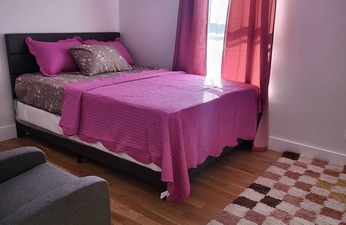 Weequahic Apartment | TKC VILLA has a spacious 3-bedroom apartment on 3 fls with WiFi, AC in Newark