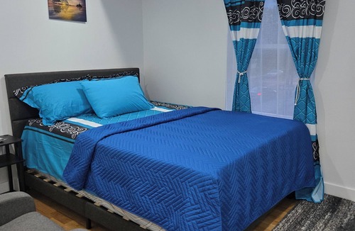 Weequahic Apartment | TKC VILLA has a spacious 3-bedroom apartment on 3 fls with WiFi, AC in Newark
