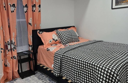 Weequahic Apartment | TKC VILLA has a spacious 3-bedroom apartment on 3 fls with WiFi, AC in Newark