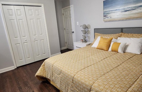 South Gate House | Tolani Private Room