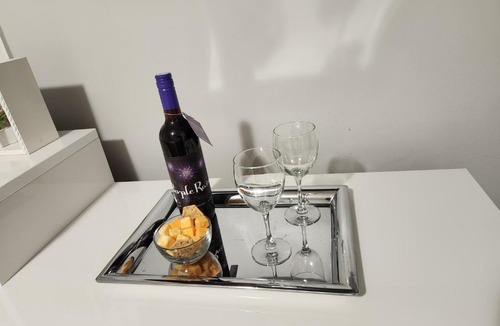 South Gate House | Tolani Private Room