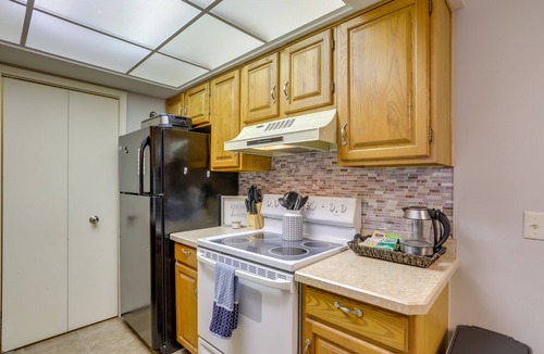 Reynolds Corners Condo | Toledo Vacation Rental ~ 8 Mi to Downtown!