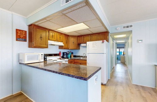 North Ocean City Condo | Top-floor condo with balcony, walk 1 minute to the beach
