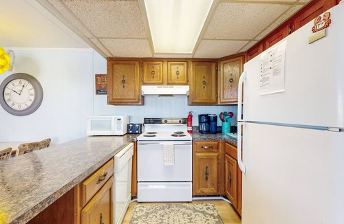North Ocean City Condo | Top-floor condo with balcony, walk 1 minute to the beach