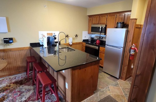 Snowshoe Condo | TOP FLOOR IN RIMFIRE/VILLAGE! NEVER RENTED BEFORE JULY 2022 2 BEDROOMS SLEEPS 8!