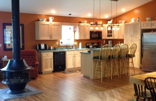 Catawissa Cottage | ‘Topl’ In’ Creek-Side Cottage