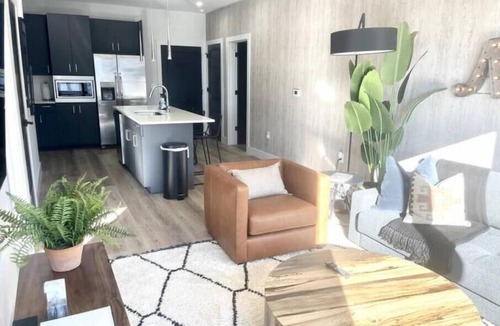 West End Condo | Touch of class-West End