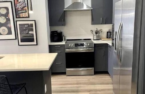 West End Condo | Touch of class-West End