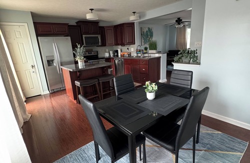 Bridgeport House | Townhouse Bridgeport close to UHC, FBI, The Bridge Complex