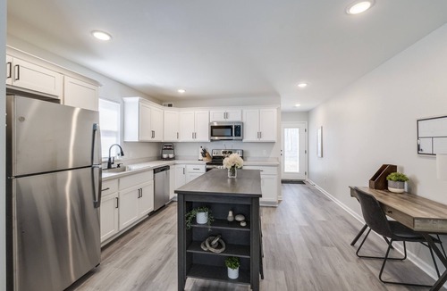 Lambertville House | Townhouse in Downtown Lambertville. Close to Restaurants and Downtown Toledo