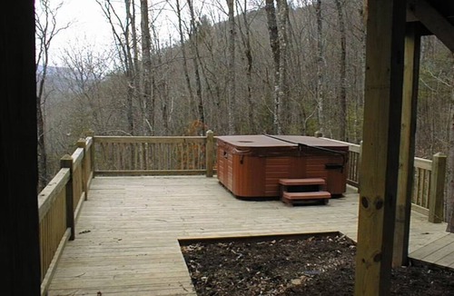 Townsend Cabin | Townsend, Tn & Smoky Mountains! Wooded Privacy & Sleeps 15