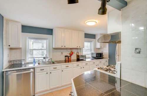 Lee Apartment | Trail Access Berkshires Gem with Rooftop Deck!