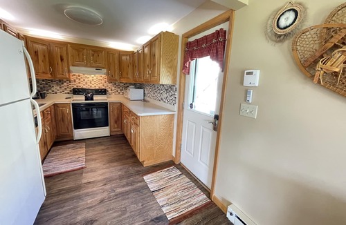 Westford House | Tranquil Lakefront Cottage on Pymatuning with Dock and EV Power