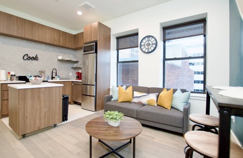 Central Business District Apartment | Tranquil Luxury King Suite | Rooftop | Gym | Lounge | Walk to Prudential Center