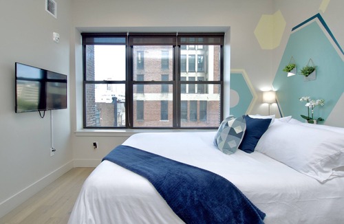 Central Business District Apartment | Tranquil Luxury King Suite | Rooftop | Gym | Lounge | Walk to Prudential Center