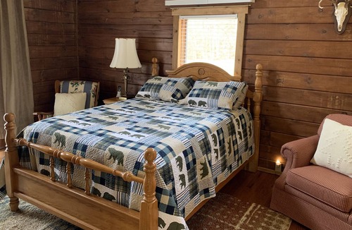 Left Hand Cabin | Tranquil & secluded Log Home on 172 acres w/breath taking views for all to enjoy