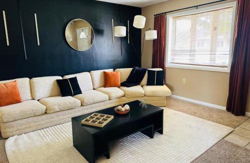 Trenton House | Tranquility in Trenton -Sleeps 9