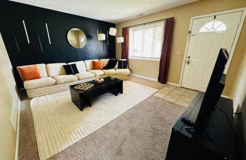 Trenton House | Tranquility in Trenton -Sleeps 9