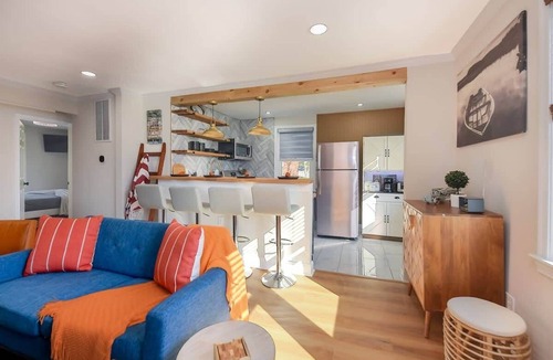 Parkville Apartment | Treehouse Suite | King BR | Spa bath | Calm Energy
