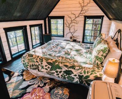 Chattanooga Ski Chalet | Treetop Hideaways: Wood Lily Treehouse in Chattanooga