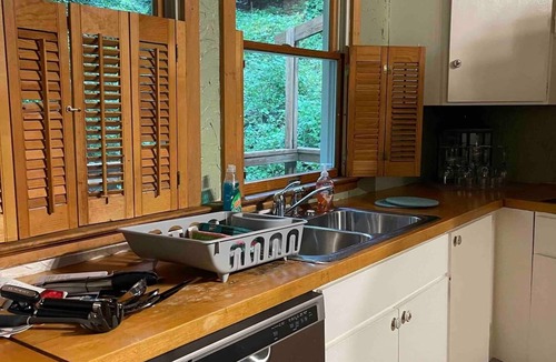 Charleston House | TreeTops in Town Private & Peaceful
