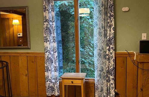 Charleston House | TreeTops in Town Private & Peaceful