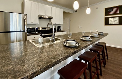 East York Apartment | Trendy & Safe NEW Apartment Minutes To York Attractions