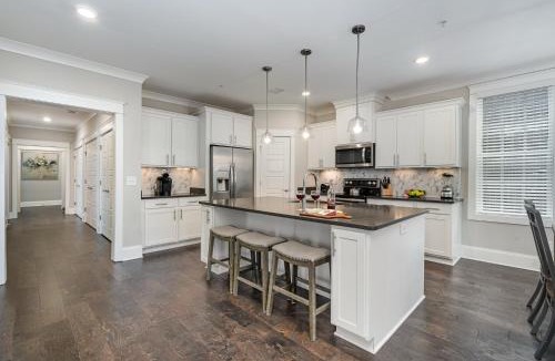 West End House | Trilogy - Private Porch - Walk to Centennial Park