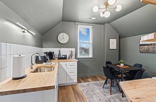 Troy Apartment | Troy House Upstairs Level | Cozy and Chic