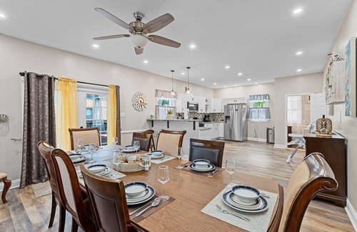 East Lansdowne House | Tudor Luxury- Comfy 4Bed Home, PHL, UPenn, Fast Wi-fi