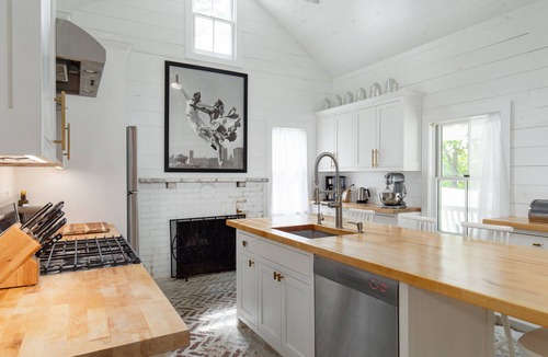 Clinton Corners House | Twin Cedar Pond: Modern Farmhouse w/Sprawling Deck and Oversized Indoor Hot Tub
