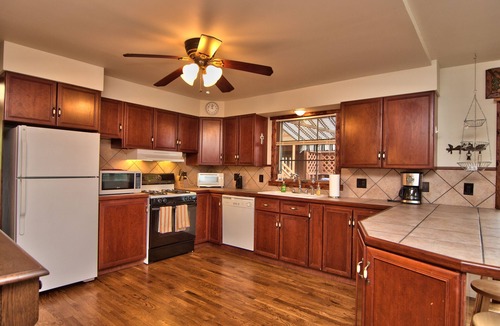 White Mills Cottage | Twin Cottages on Lake Wallenpaupack – Your Glamping Getaway - Sleeping 14 - 20