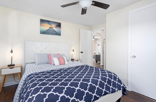 Lorain Apartment | TWO BEDROOM HOUSE WITH FREE PARKING