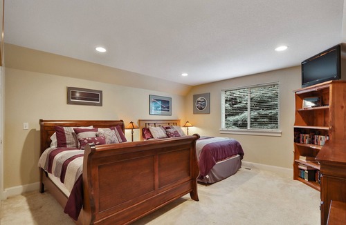 Sagle House | Two Custom Waterfront Adjoining Homes sleep 36 people- Great for large groups!
