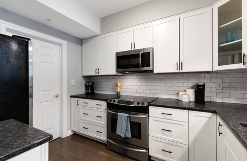Downtown Apartment | Two Story Condo in Downtown Raleigh | Free Parking