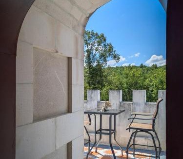 Helen Bed & Breakfast | Uhuburg Castle