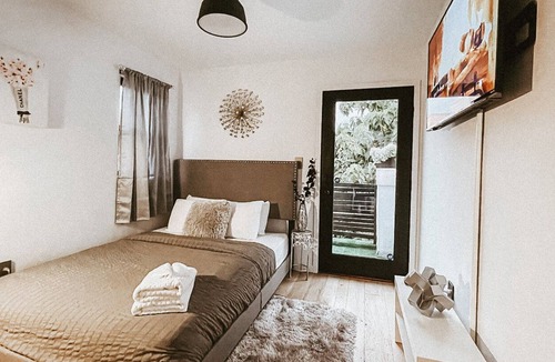 Brewerytown House | Ultra Modern | 3BR + Pool Table | Patio & Balcony