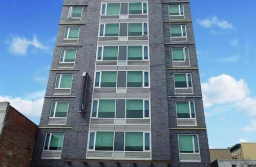 West Bronx Hotel | Umbrella Hotel