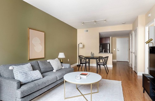Mount Vernon Triangle Apartment | Unbelievable Mt Vernon 1BR w/Gym & Pool, nr Arena & Food, by Blueground