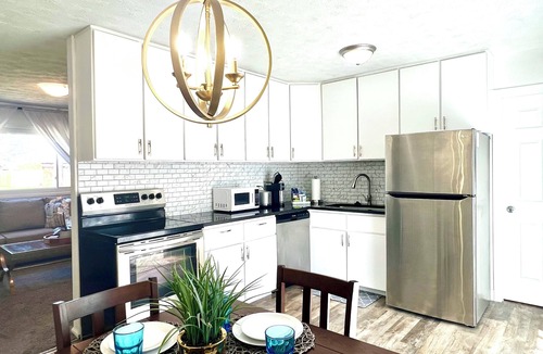 Union House | Union Place; Quiet Neighborhood. Updated 3 Bedroom!