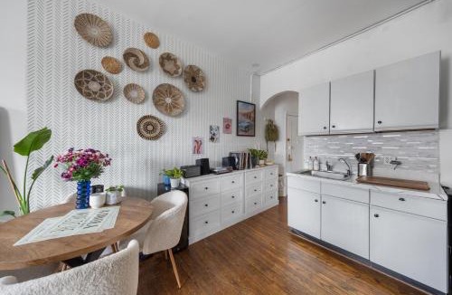 Ukrainian Village Apartment | Union Square Sanctuary - Chic One Bedroom Retreat in Downtown Manhattan