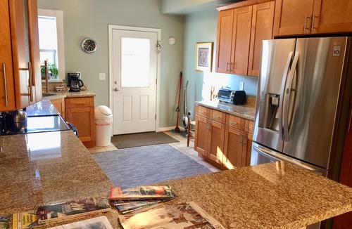 Stanton Park House | Union Station, 3 BR/4 Beds, free private secure parking, backyard patio