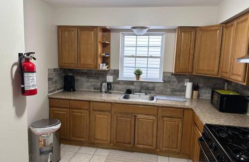 Ampere Apartment | Unique 3 Bedroom 10 mins from EWR Airport NYC