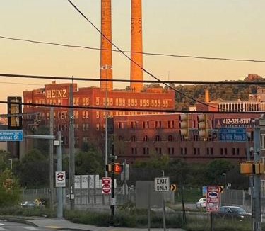 East Allegheny Apartment | Unique Artsy 2 Bdrm Apt 1.5 mi from Downtown