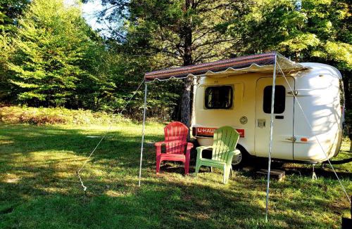 Pine Bush House | Unique Caravan for Vintage Glamping Experience in Pine Bush, New York