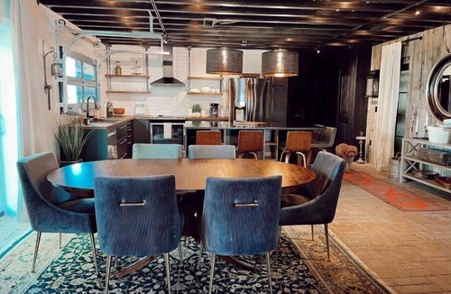 Somerset House | Unique Modern - Rustic Retreat