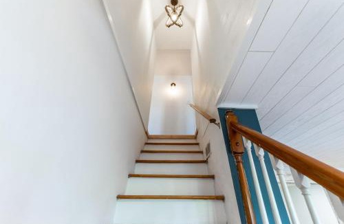Cambra House | Unique Stay! Ricketts Chic Farmhouse Retreat with Stargazing Bubble Tent